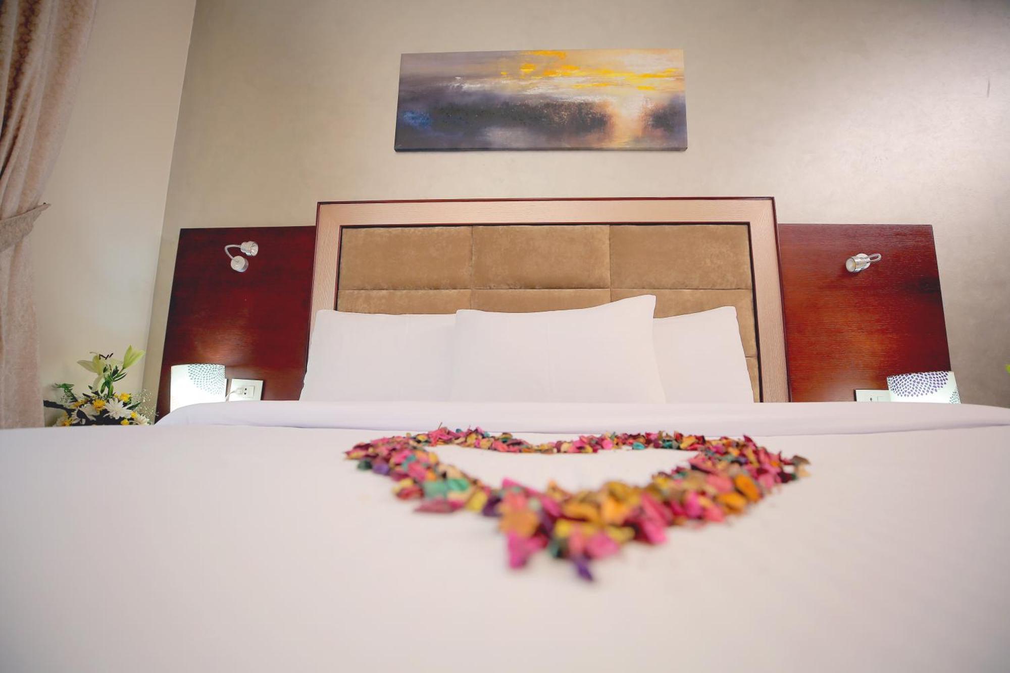 Cairo Taj Hotels & Suites - Dokki ภายนอก รูปภาพ