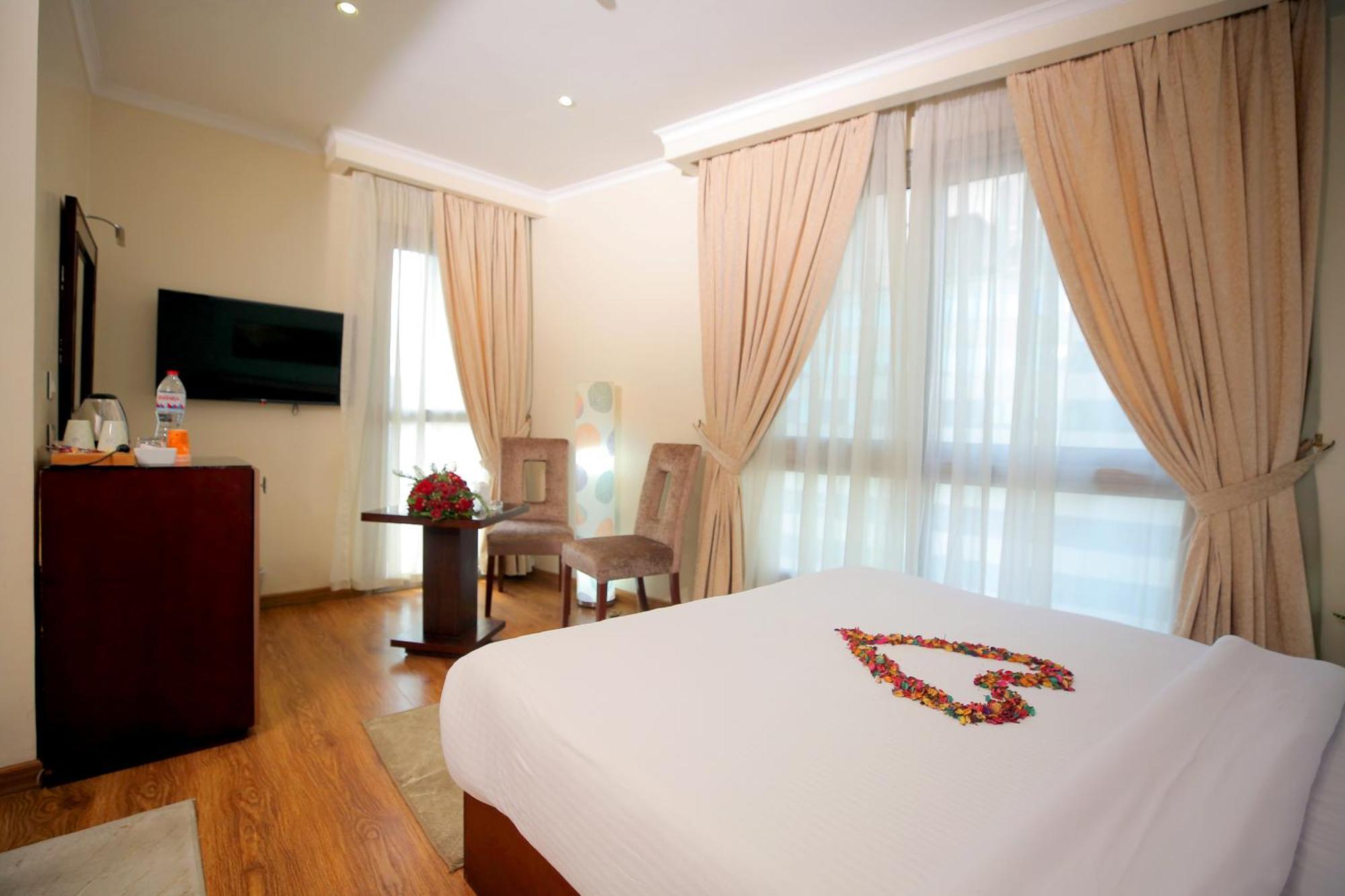 Cairo Taj Hotels & Suites - Dokki ภายนอก รูปภาพ